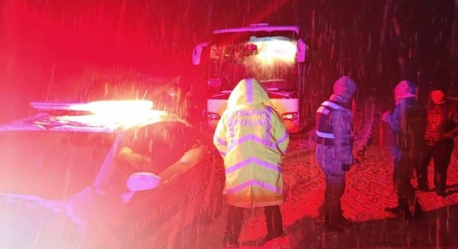Arızalanan otobüsteki 44 yolcu kurtarıldı