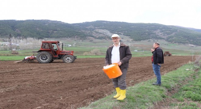 Belediyeden çiftçilere mazot ve traktör desteği