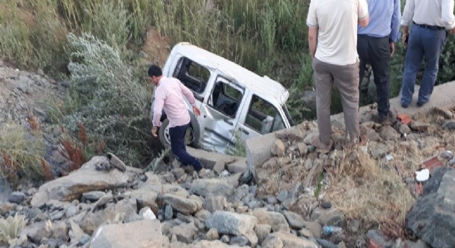 Bingöl yolunda kaza: 1 ölü, 2 yaralı