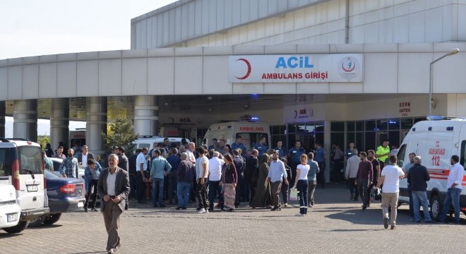 Bingöl yolunda midibüs devrildi: 29 yaralı