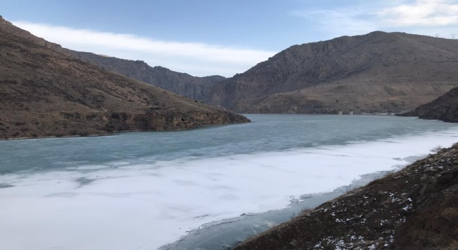 Çoruh Nehri buz bağladı