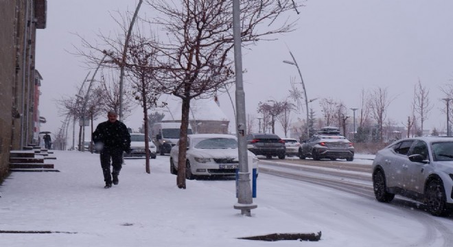 Erzurum’da 144 mahalle yolu kapandı