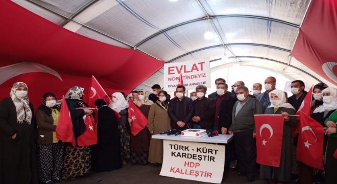 Evlat nöbetindeki ailelerden Erdoğan’a vefa