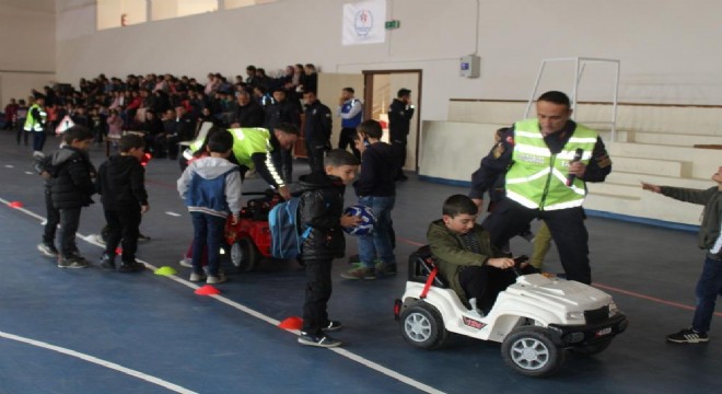 Jandarma’dan öğrencilere trafik güvenliği eğitimi