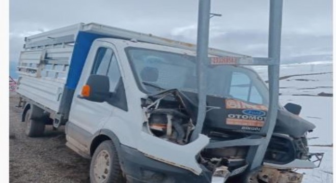 Karlıova yolunda trafik kazası: 3 yaralı