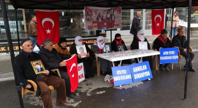 Nöbetteki anneler İstanbul’daki terör saldırısını kınadı
