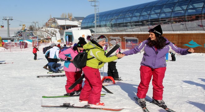 Öğrencilere karne hediyesi kayak, kızak