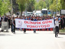 Gençler Olimpik Gün için yürüdü